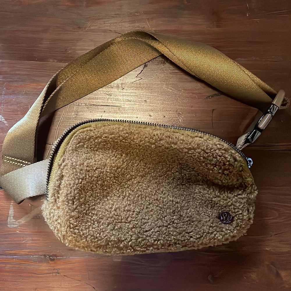 Sherpa lululemon Fanny pack